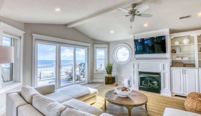 BEACH FRONT w/Elevator: Sleeps 15 Adults