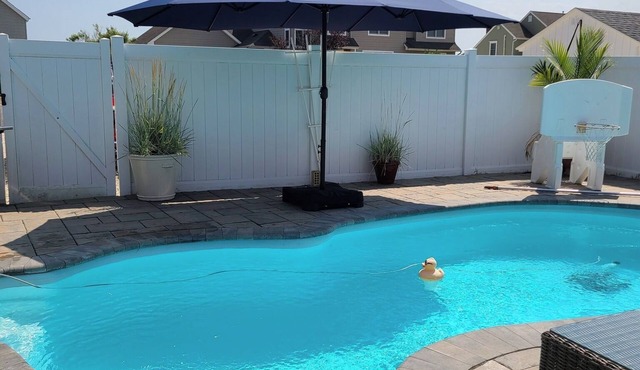 Beach Haven West Waterfront Paradise Pool Hot Tub 10 Minutes to LBI