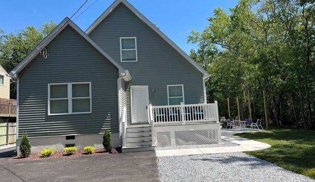 Beach House By The Bay, 9 Car Parking, Linen Included