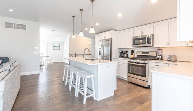 Beachblock 9 BR, 5.5 BA with gorgeous ocean views, 3 king ensuite, elevator