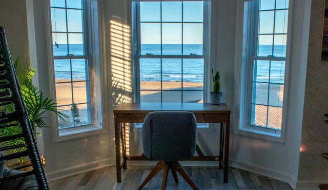 Beachfront Getaway, Mermaid Suite, 🐶 💙