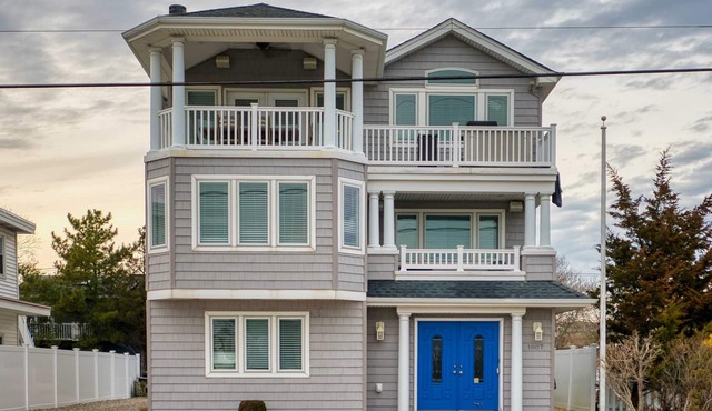 Beachside 8BR 1 Block from Ocean