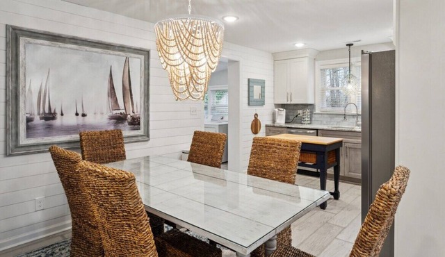 Beachside Escape: 1/2 mile from beach for family getaway