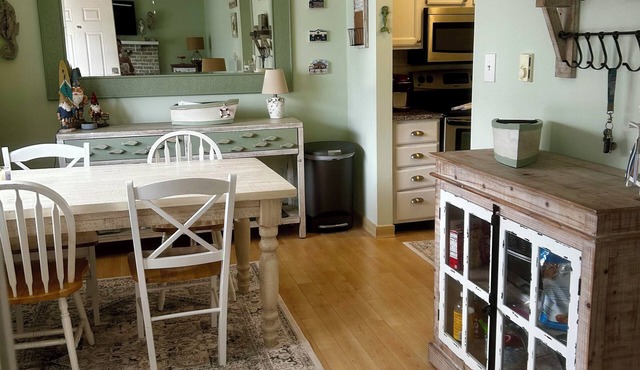 Beautiful 3 Bedroom condo, one block from beach, in center of Sea Isle City