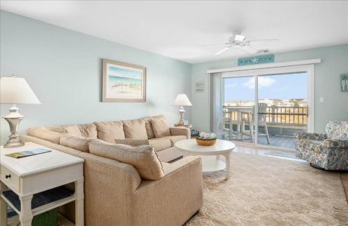 Beautiful 3 Bedroom Condo with Bay Views, Indoor and Outdoor Pools!