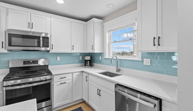 Beautiful Beach Home Retreat, Steps from the Ocean, Mantoloking, NJ