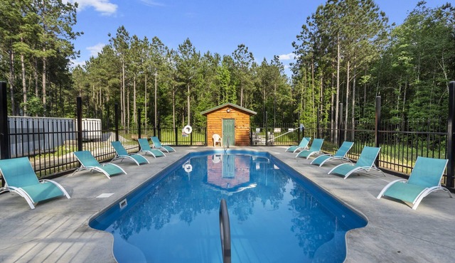 Beautiful cabins with a pool in a peaceful setting