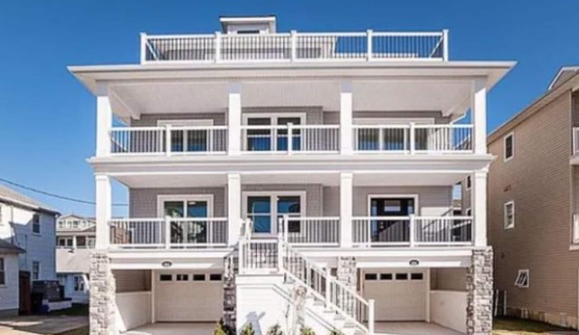 Beautiful Condo, 10 houses from beach/boardwalk, AMAZING BEDS!