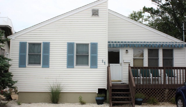 Beautiful Home in Holgate 0.1 Miles From The Beach!