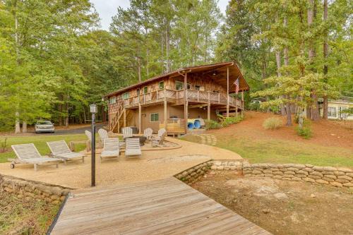Beautiful lakefront home with plenty of space!