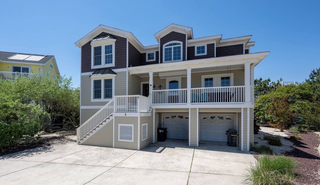 Beautiful, large home in Cape Shores!