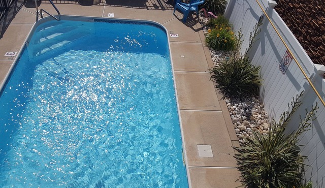 Beautifully decorated 2bd/2bth condo,POOL,Steps to Beach, 6 beach badges #2229