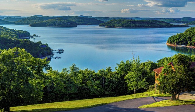 Beaver Lake View Cabin with Lake Access, Boat Dock, Boat Slips, Incredible View