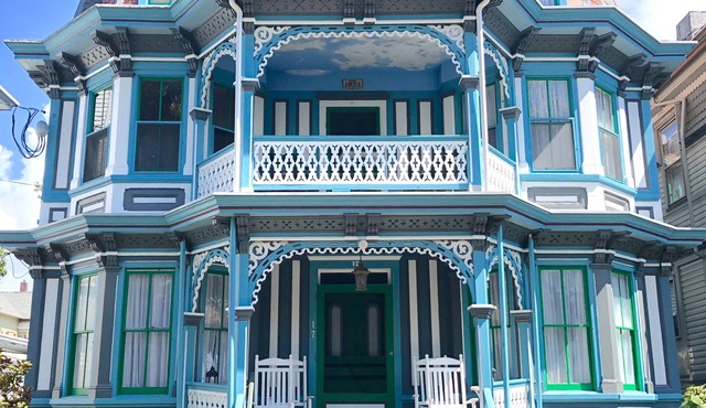 Best Location! Jackson St, 9 bedrooms 8 baths. Pool, 300ft Beach