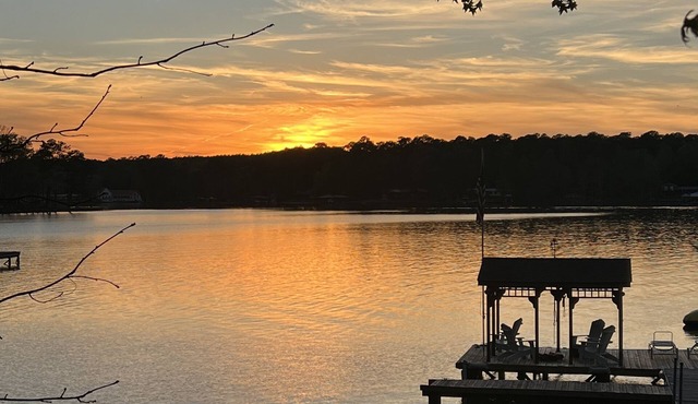 Best Sunset on Lake Martin. Minutes from Parker Creek Marina/The Landing.