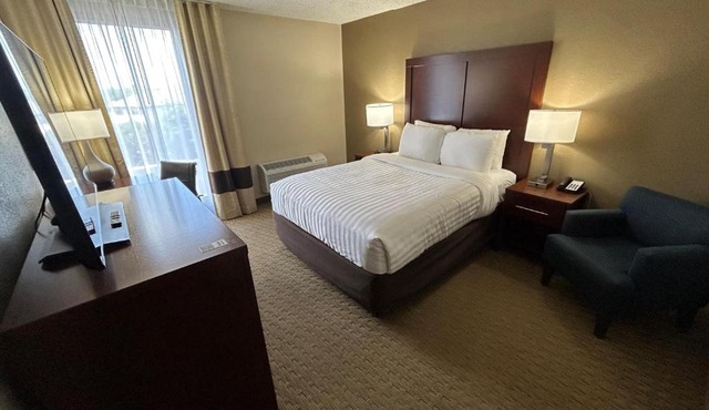 Best Western Rochelle Inn & Suites near DeKalb
