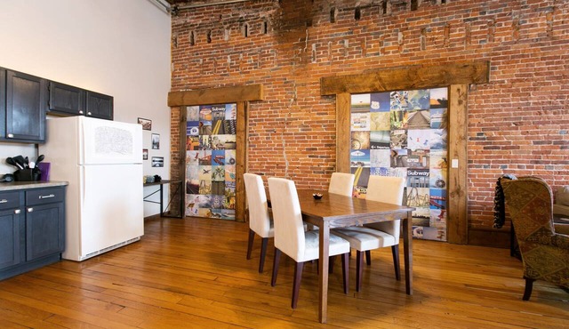 BestLocation|Romantic|ViewBridgeFromBed|Couples|Pets|Photo backdrop|Nightlife!