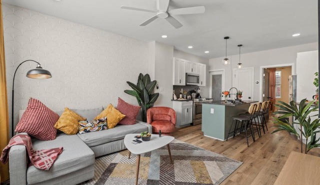 Big 1BR Extended Stay Near Pats and Genos Steaks