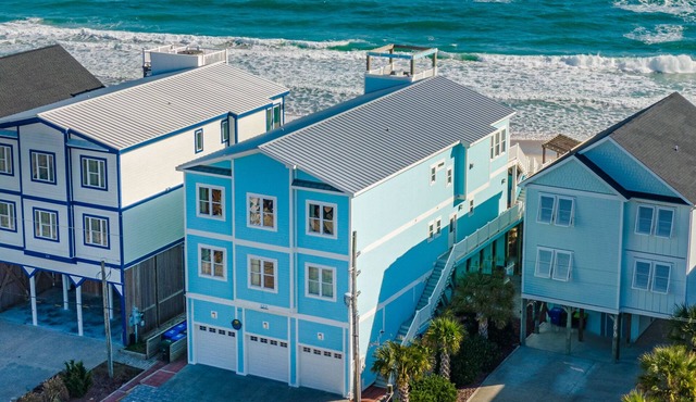 Big Blue -Mini-Resort, Movie Theater, Pools, Hot Tub, Beach Front, Sleeps 28!
