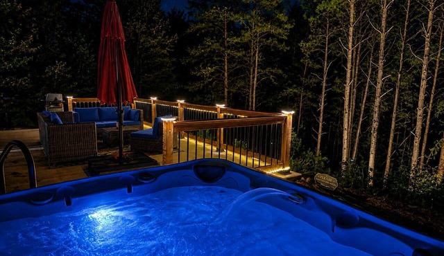 Big Ridge Hideaway Hot Tub in Talking Rock