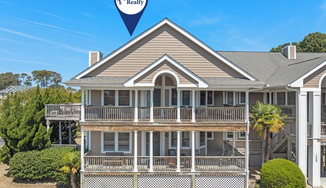 Bliss: Shared Pool & Sports Center | Short Walk to Beach