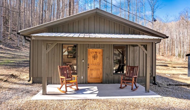 Bo's Carriage House - private 36-acre resort with 6 homes amazing waterfall