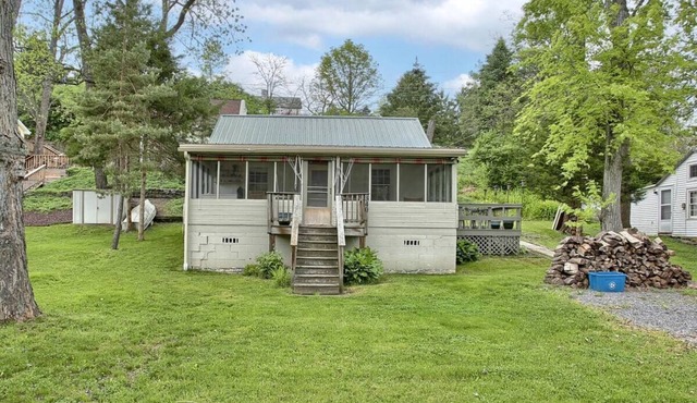 Bodhi's Cabin: Creekside Getaway