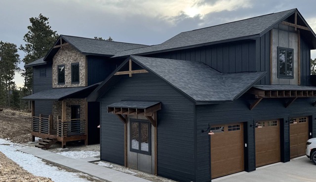 Brand new 6 bedroom 5 bath cabin. Large covered deck, hot tub & pool table!