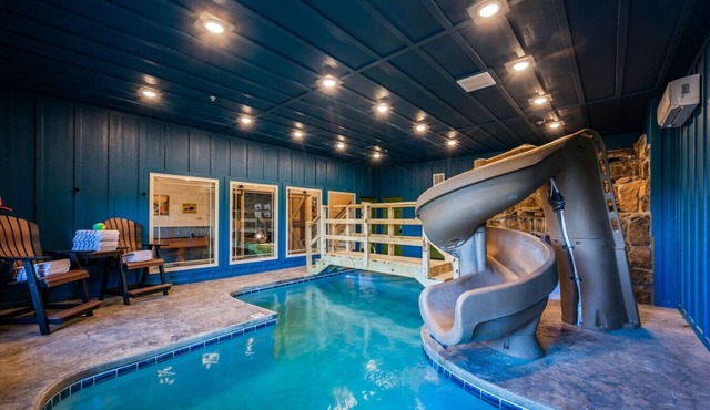 Brand New~Luxury Lodge~Views~Pool~Golf Sim~Hot Tub