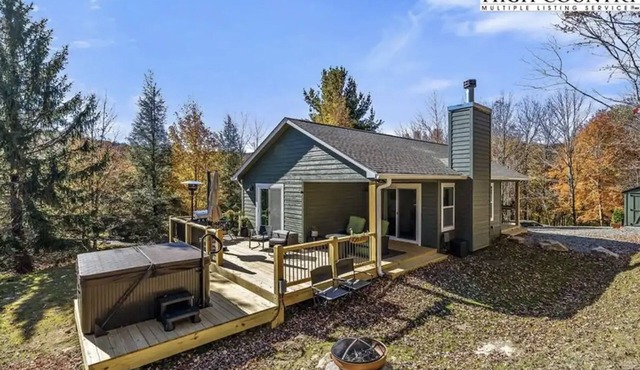 Brand New! Luxury Beech Mountain Cabin minutes from Ski Resort