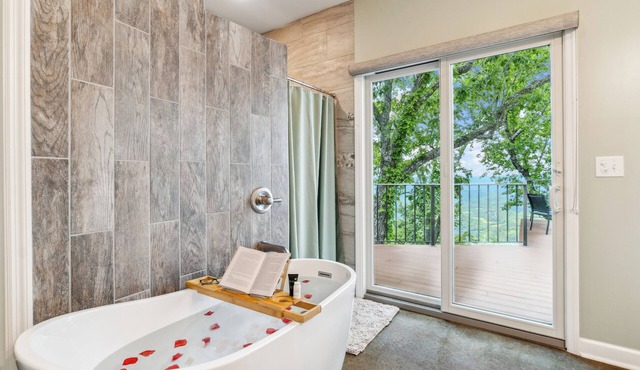 Breathtaking View - Soaking Tub - Fire Pit - Grill