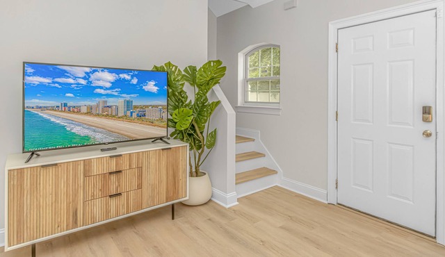 Bright 4BR Beach Home, Walk to Shore, Near It All