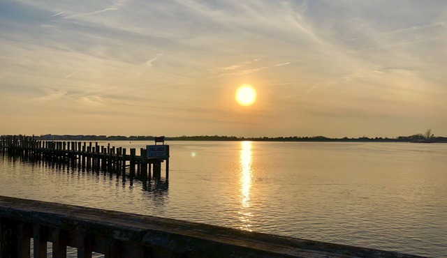 Bright and Airy- Family Owned Duplex- Bay and Lighthouse Views on Barnegat Light