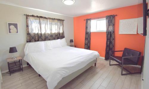 Bright & Spacious Upper Unit with Two Bedrooms in Denver in Denver