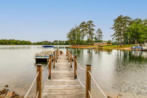 Bring Your Boat! Lake Murray Cabin w/Private Dock