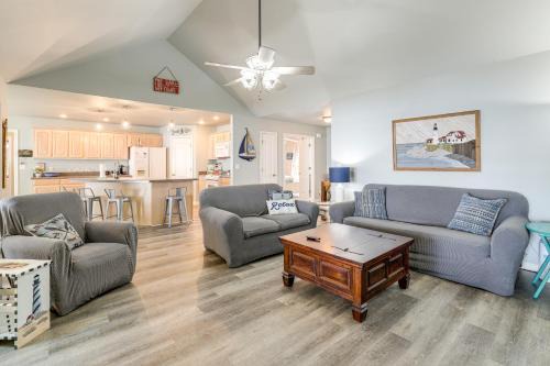 Bring Your Boat! Lakefront Home w/Dock in Grove