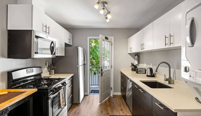 Brookwood Courtyard by BCA Furnished Apartments Bcc2b 01 A