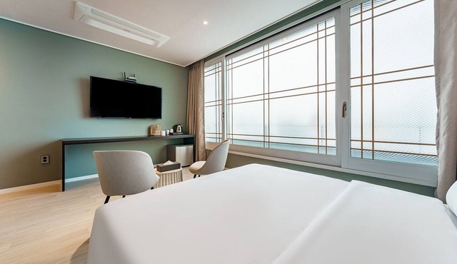 Brown Dot Hotel in Jecheon