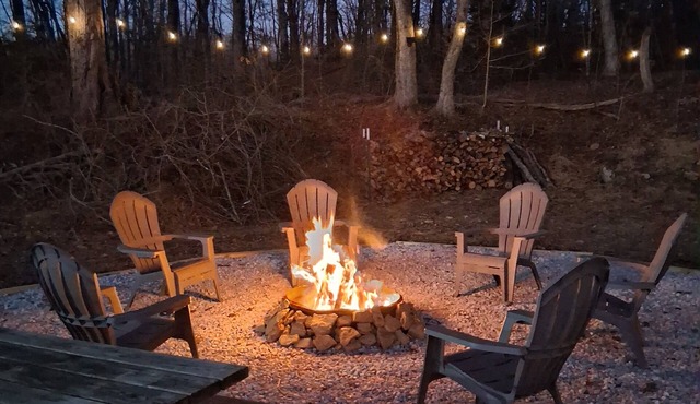 Buck Ridge Retreat- Private, wooded getaway near The Caverns & Coalmont OHV Park