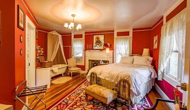 Buffalo Tavern Bed and Breakfast, Madam's Room