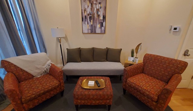 Butcher's Hill Hospitality Suite, 2 Bedrooms, Private Yard - Pet Friendly