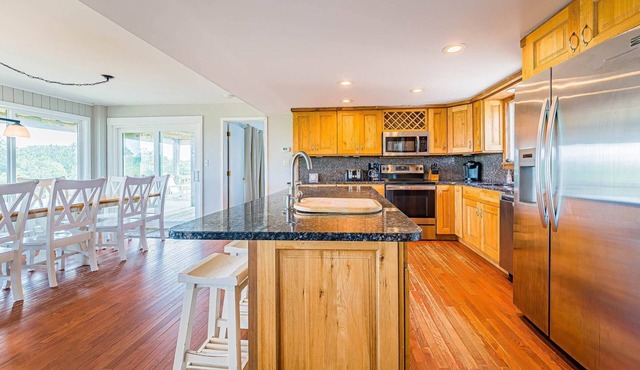 C9037 Sandy Cheeks. 4X4 Area, Canalfront, Private Pool, Hot Tub!