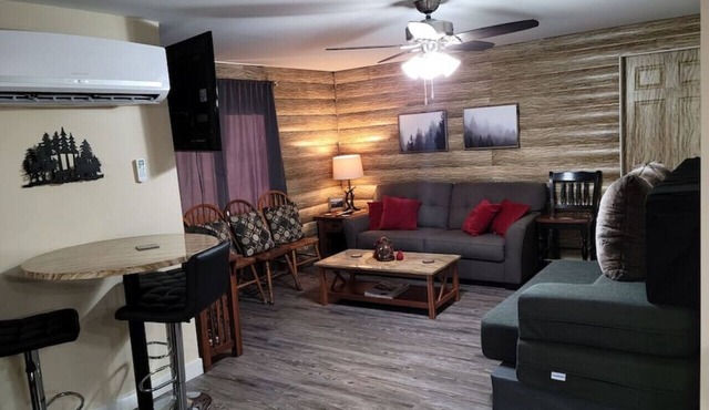Cabin Oasis in the Suburbs!