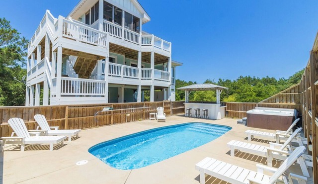 Canalfront 6BR home w/pool & hot tub on the beautiful 4x4 beaches of Carova!