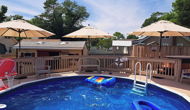 Cape May/Walk to the Bay Beach/Pool/Hot Tub/2 Kings/Sleeps 14/DogsOK