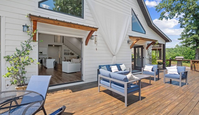 Casa Lago - Smith Lake beauty! Lakefront retreat!