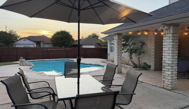 Casa Lava- 4-bedroom pool house in Killeen