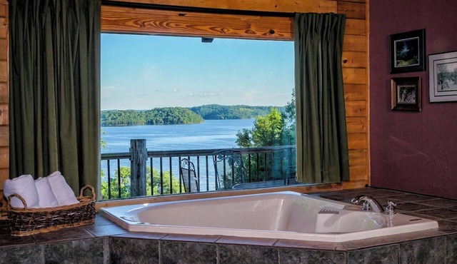 Cedar Bluff Lake View Log Cabin