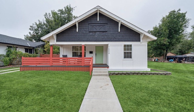 Central, charming, 4bd home, workspace, patios, king bed
