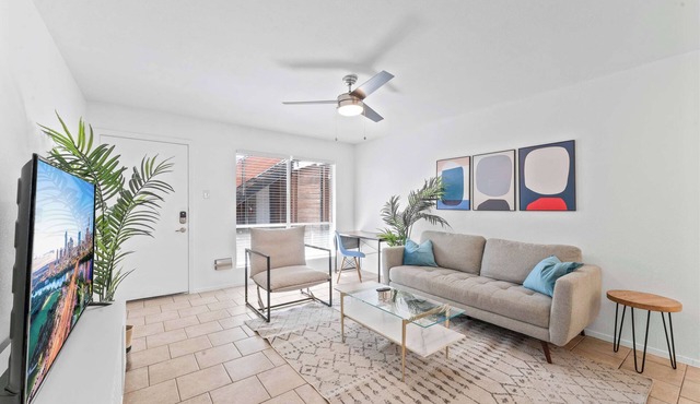 Central Hyde Park 2BR/2BA close to UT,Moody Center